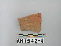 藏品(淺褐色夾砂陶片)的圖片